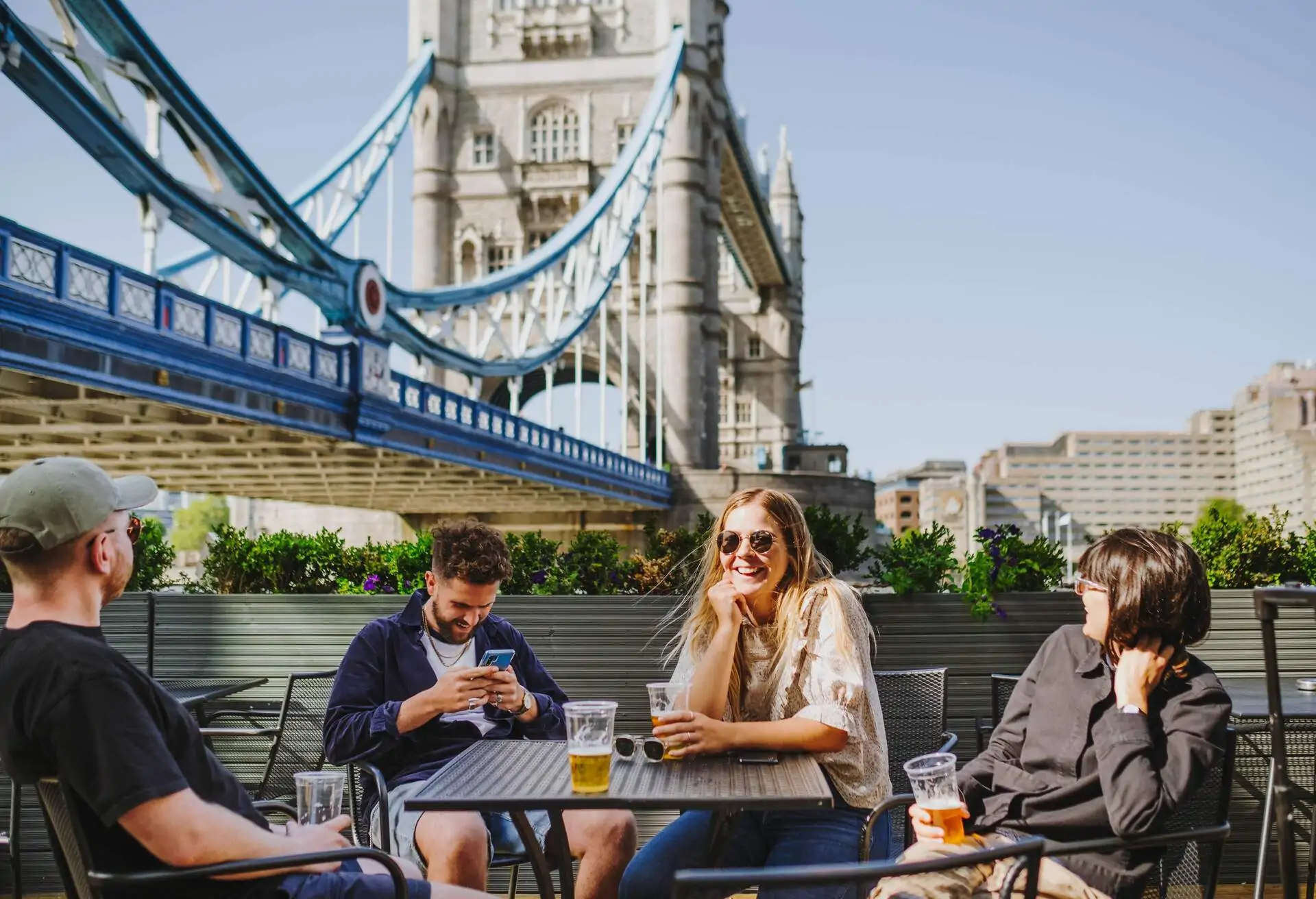 travellers-in-pub